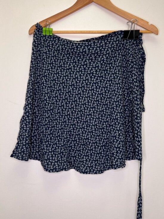 Dresses & Skirts - Skirt Size M